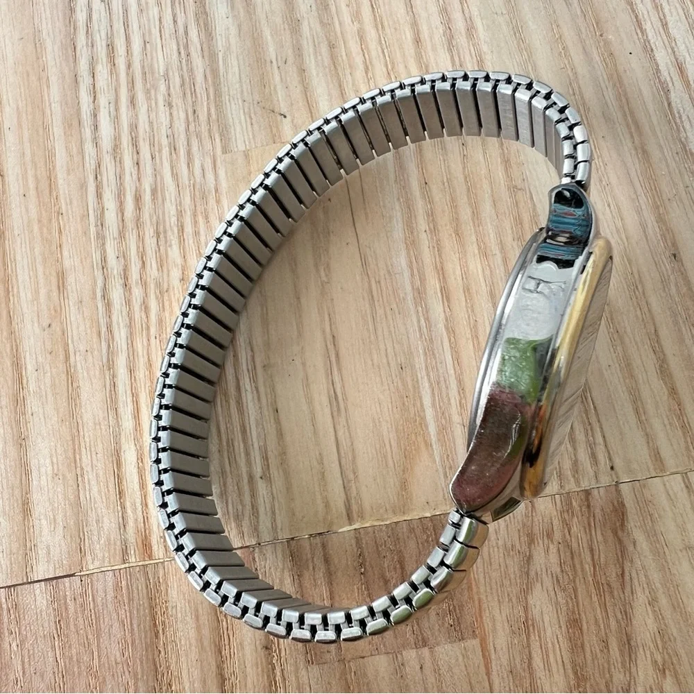 Viewpoint by Timex ladies two toned bracelet  watch NEW BATTERY